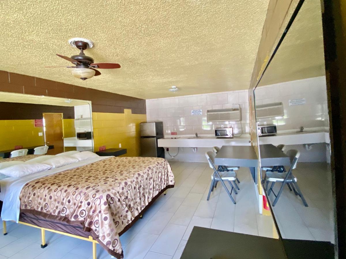 Savannah Inn And Suites Savannah Port Area Екстериор снимка