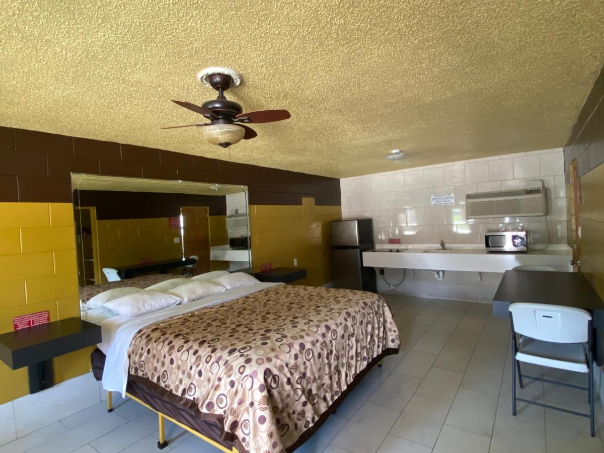 Savannah Inn And Suites Savannah Port Area Екстериор снимка