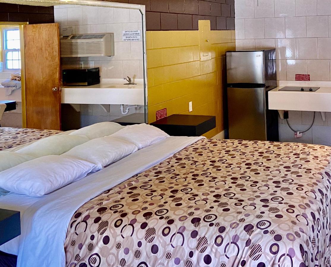 Savannah Inn And Suites Savannah Port Area Екстериор снимка
