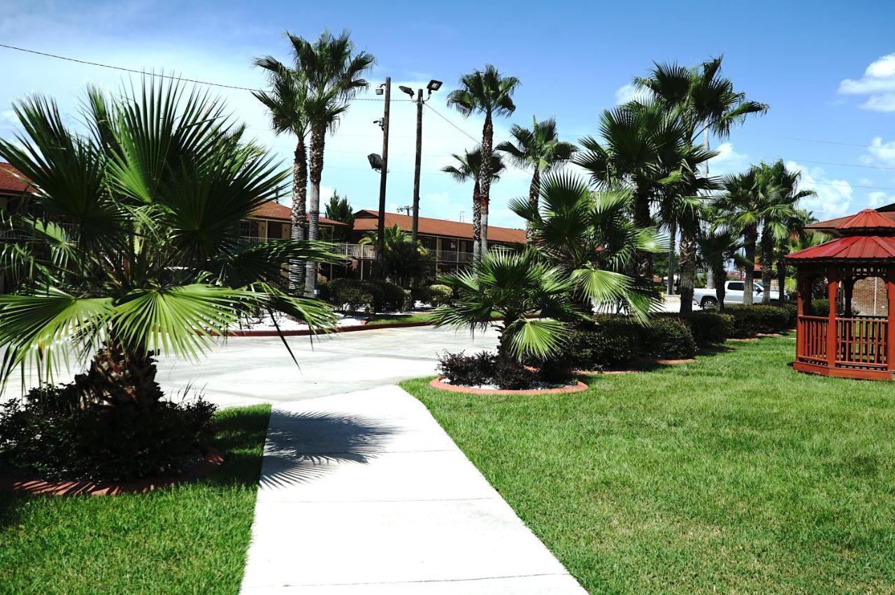 Savannah Inn And Suites Savannah Port Area Екстериор снимка