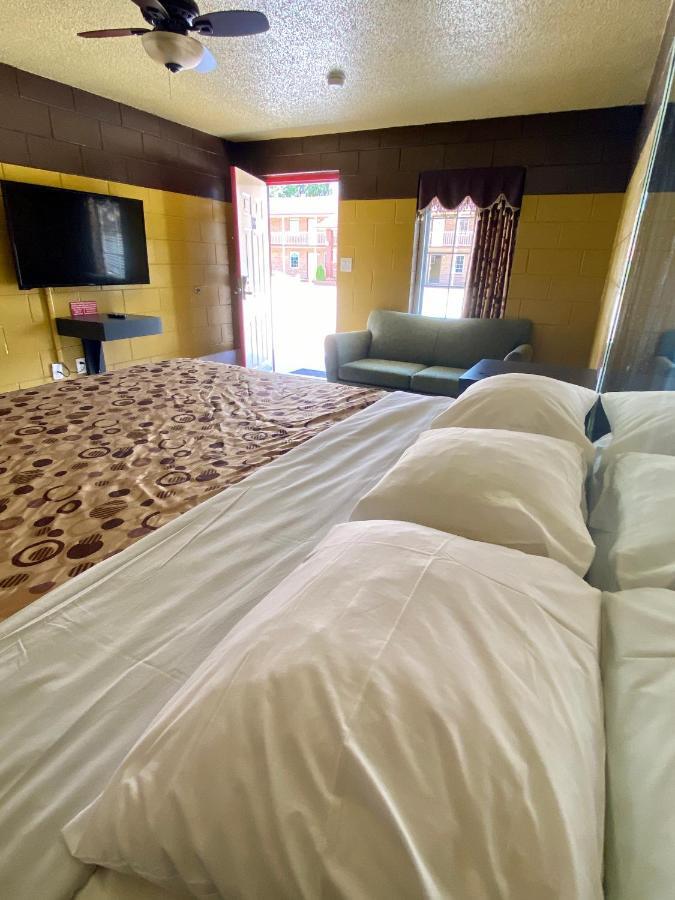 Savannah Inn And Suites Savannah Port Area Екстериор снимка