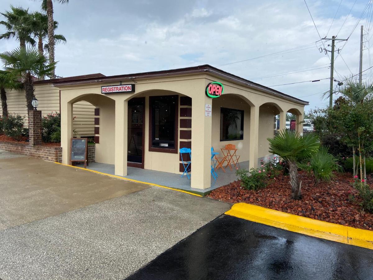 Savannah Inn And Suites Savannah Port Area Екстериор снимка