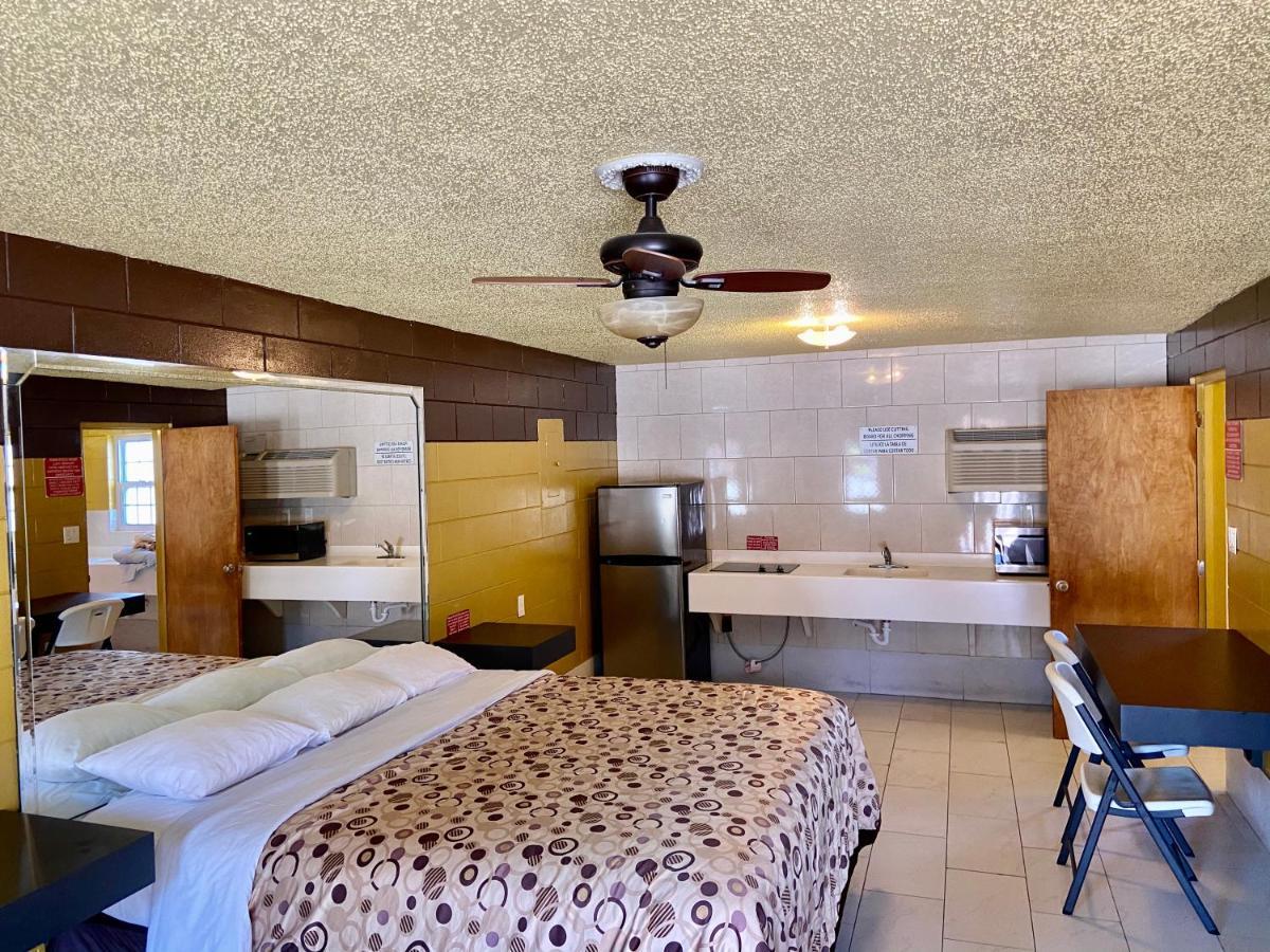 Savannah Inn And Suites Savannah Port Area Екстериор снимка