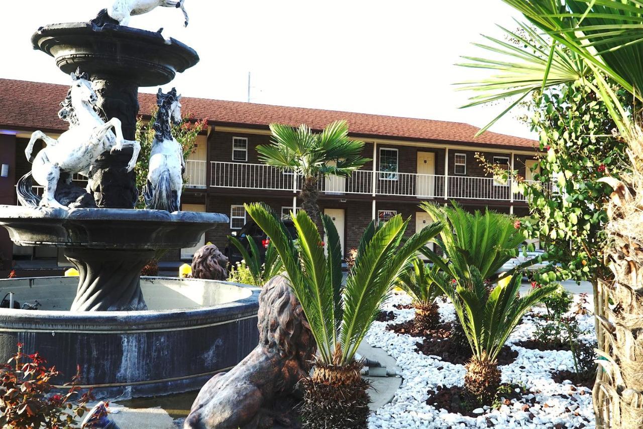 Savannah Inn And Suites Savannah Port Area Екстериор снимка