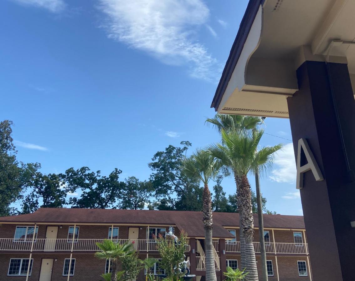 Savannah Inn And Suites Savannah Port Area Екстериор снимка