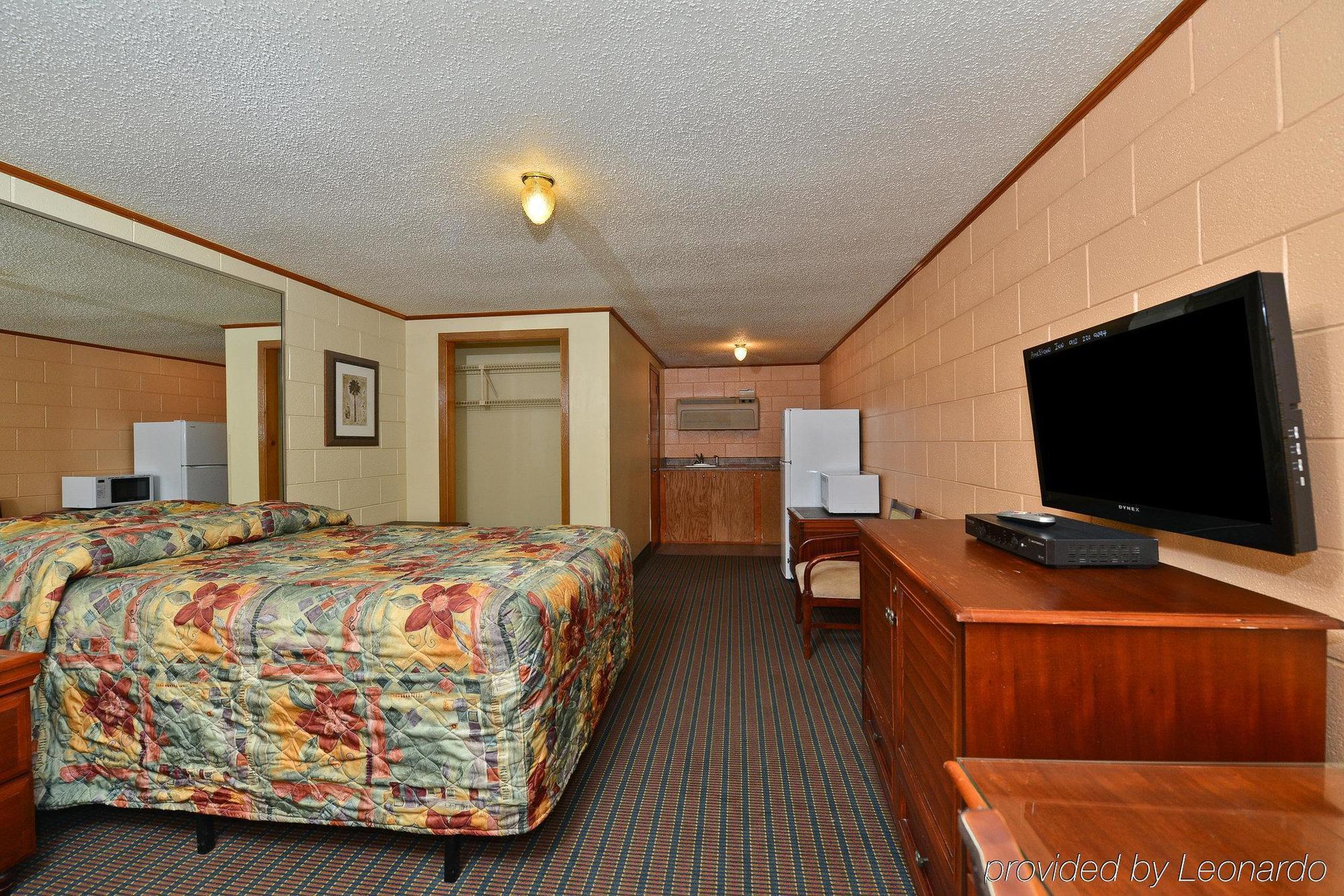 Savannah Inn And Suites Savannah Port Area Екстериор снимка