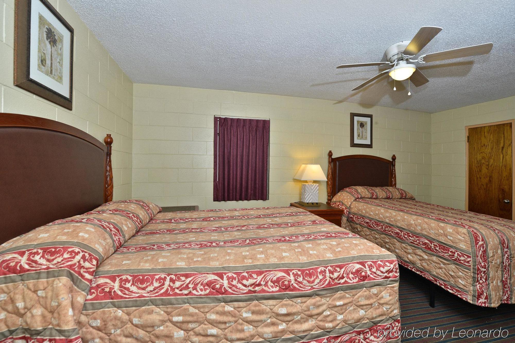 Savannah Inn And Suites Savannah Port Area Екстериор снимка