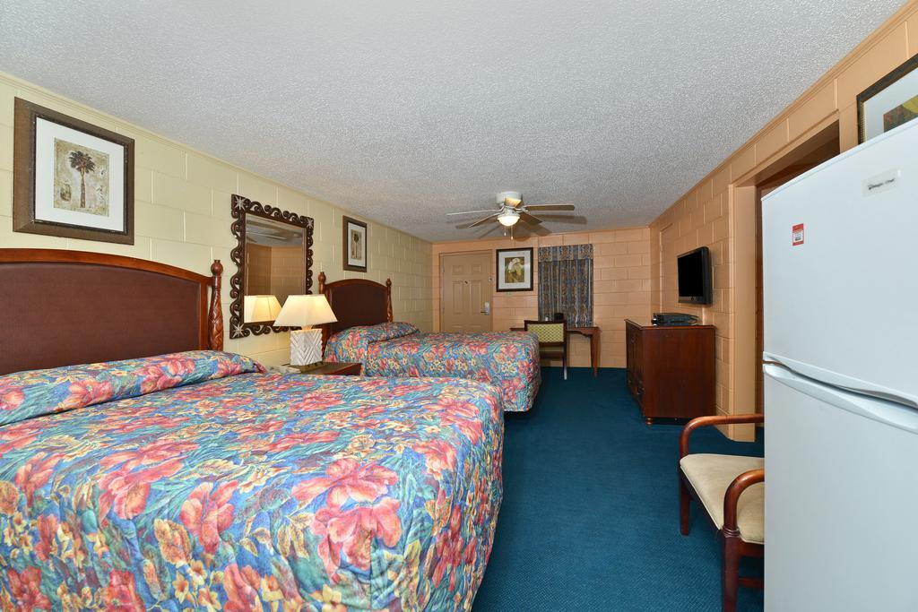 Savannah Inn And Suites Savannah Port Area Стая снимка