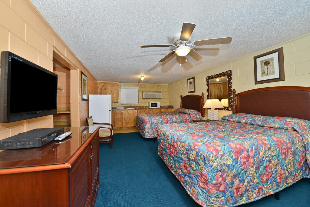 Savannah Inn And Suites Savannah Port Area Стая снимка