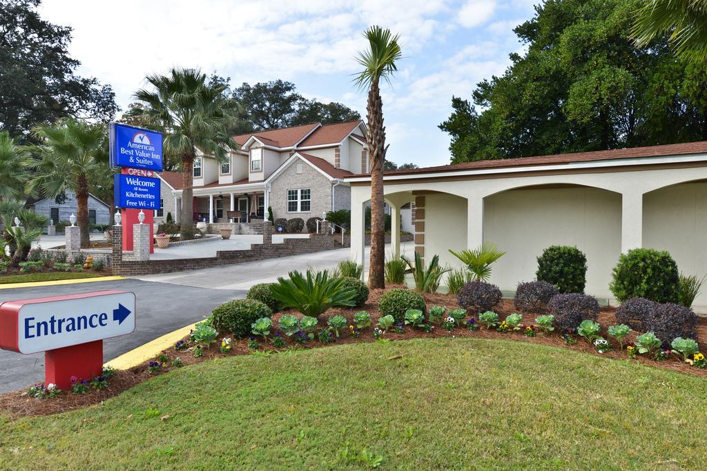 Savannah Inn And Suites Savannah Port Area Екстериор снимка