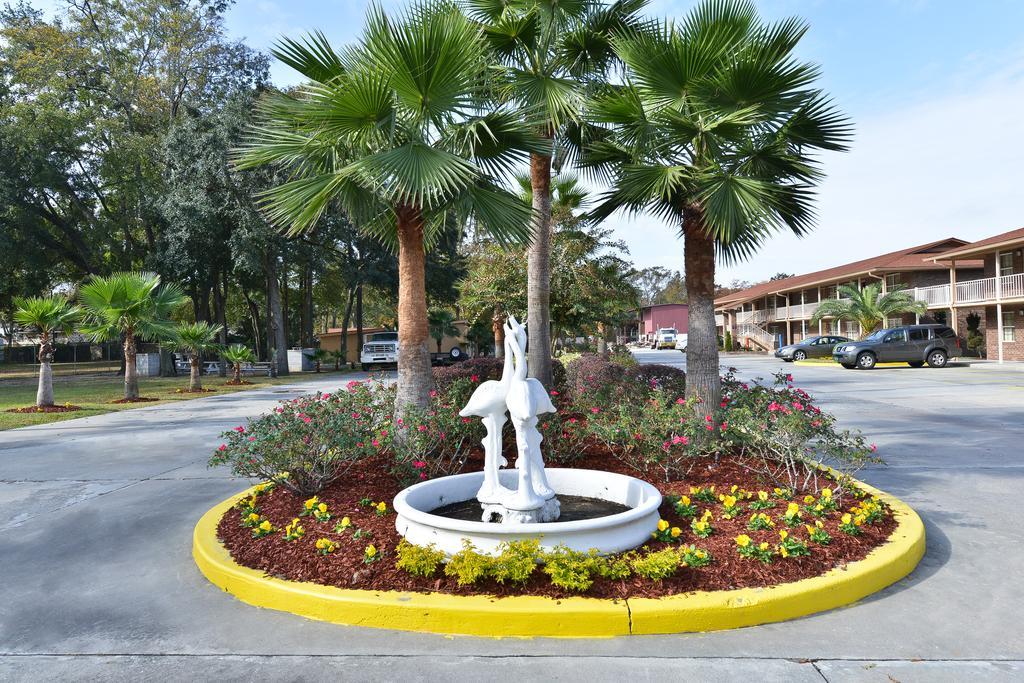 Savannah Inn And Suites Savannah Port Area Удобства снимка