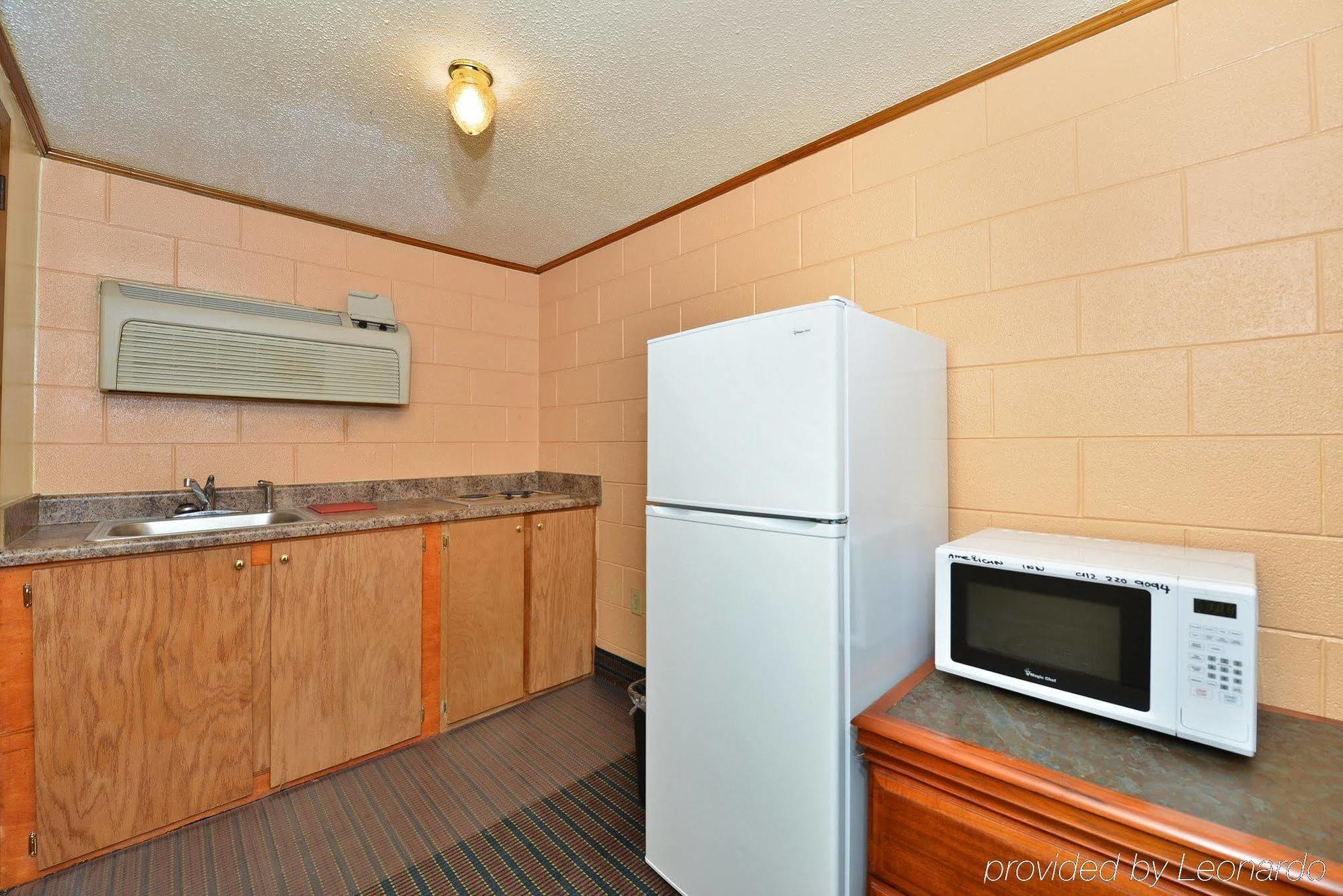 Savannah Inn And Suites Savannah Port Area Екстериор снимка