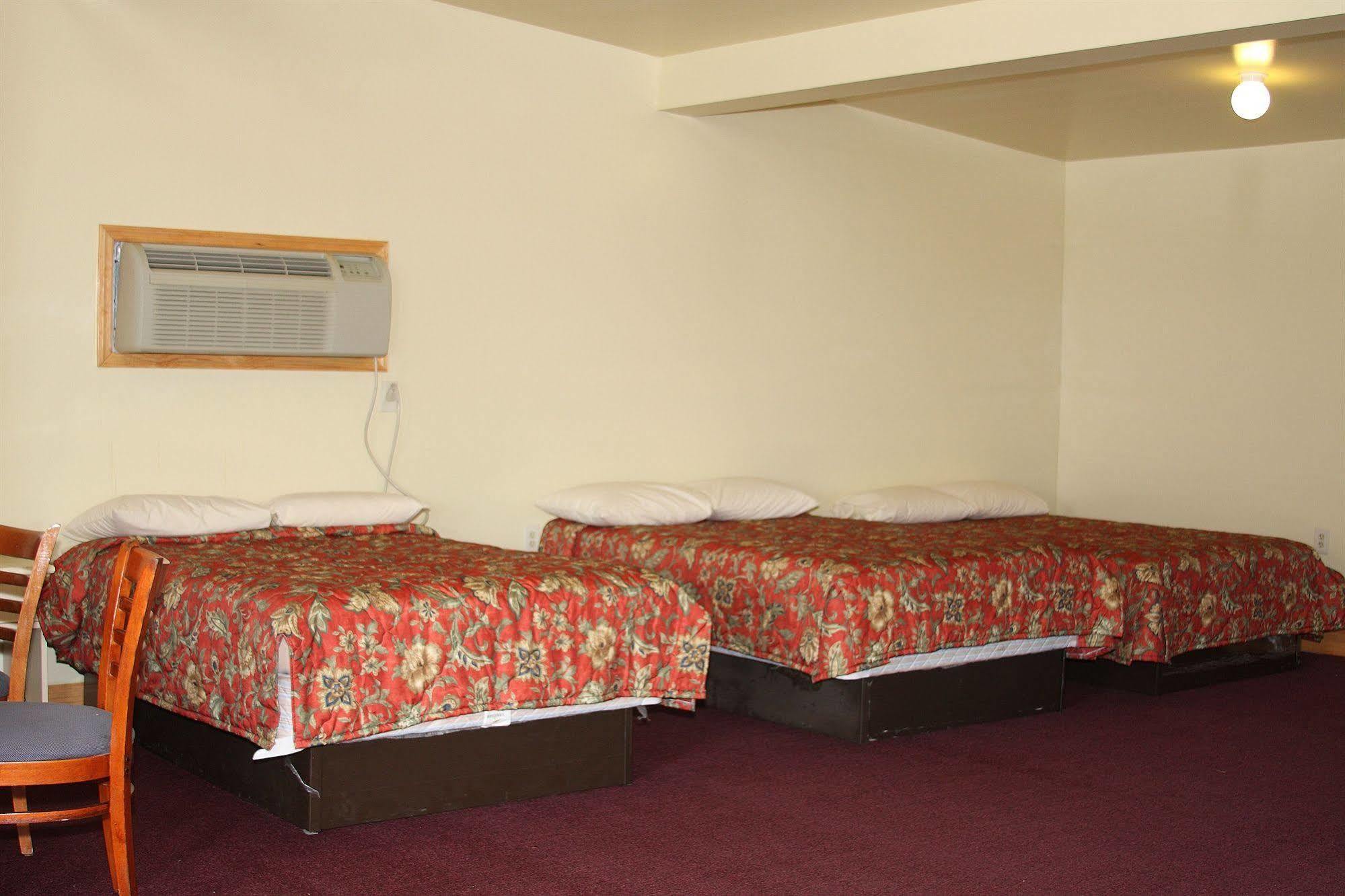 Savannah Inn And Suites Savannah Port Area Екстериор снимка